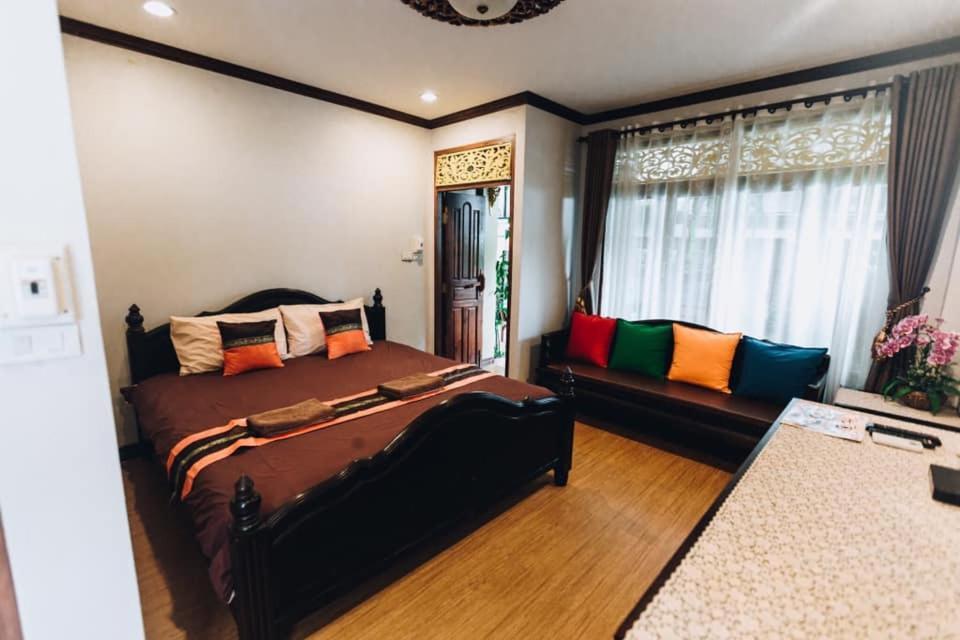 Banchan Hostel Аюттхая Екстер'єр фото