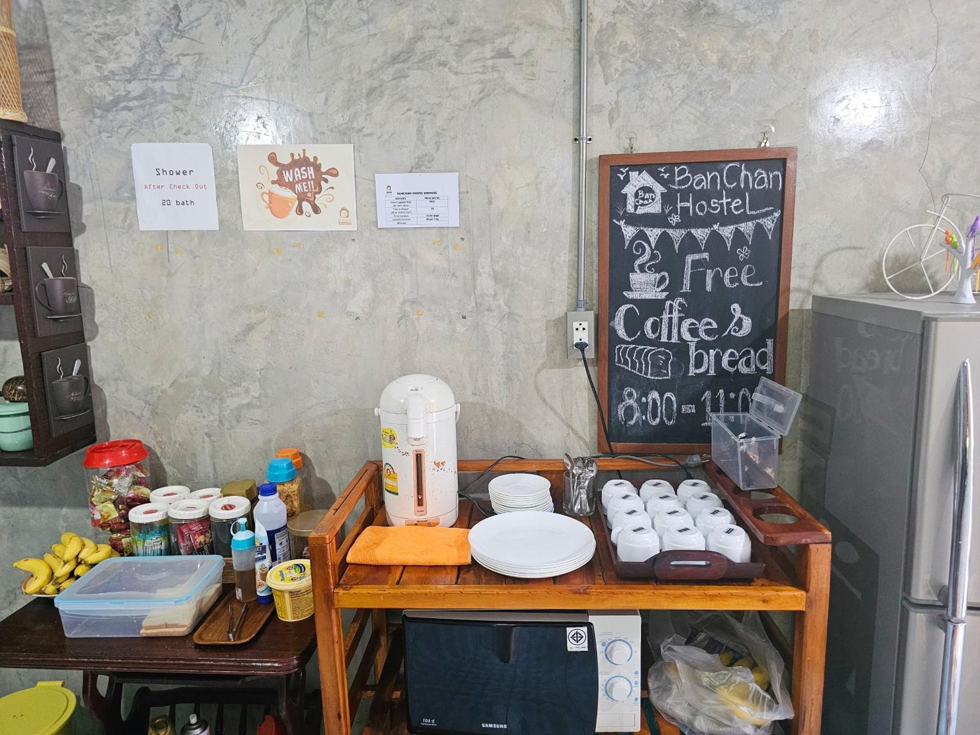 Banchan Hostel Аюттхая Екстер'єр фото