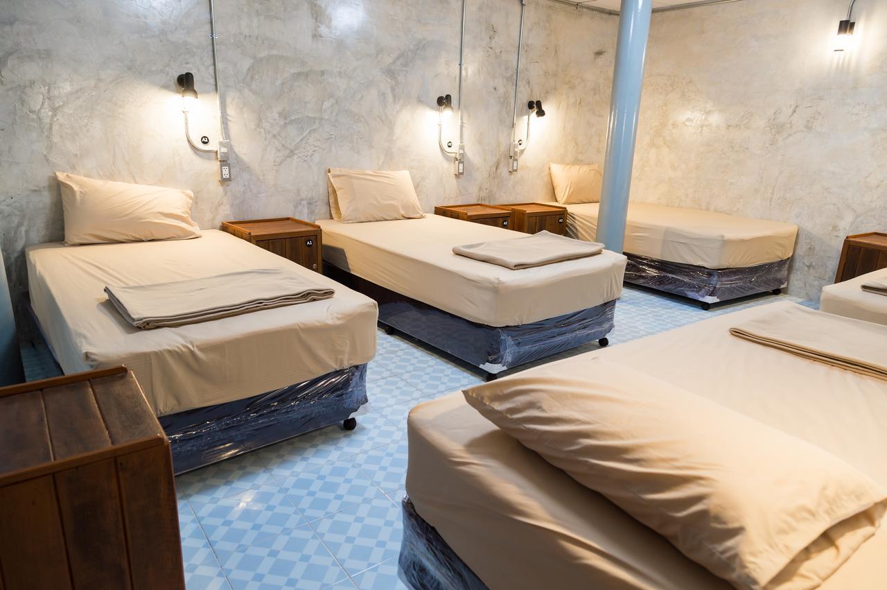 Banchan Hostel Аюттхая Екстер'єр фото