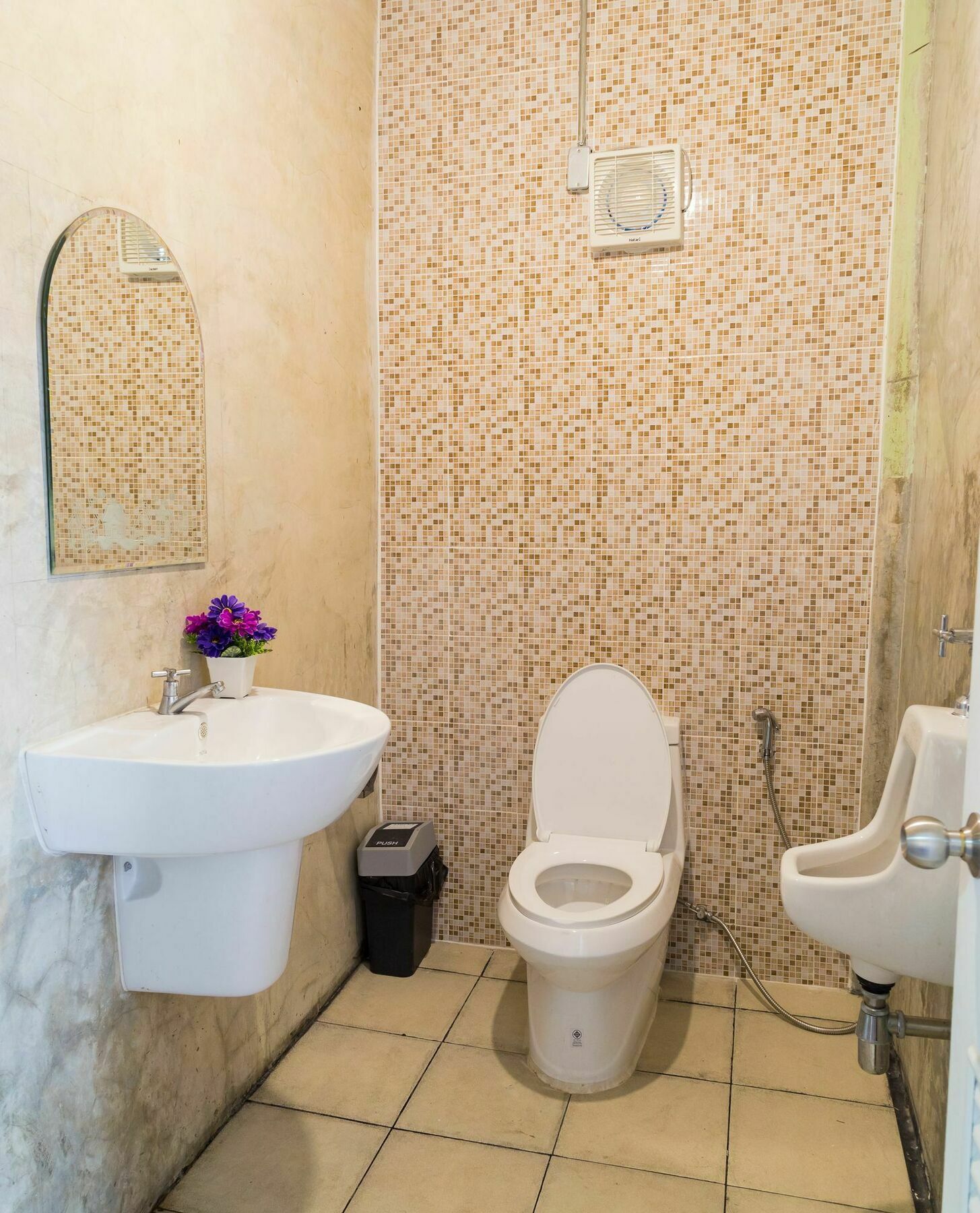 Banchan Hostel Аюттхая Екстер'єр фото