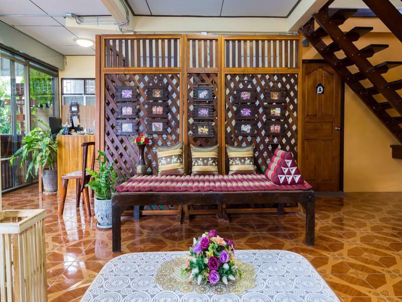 Banchan Hostel Аюттхая Екстер'єр фото